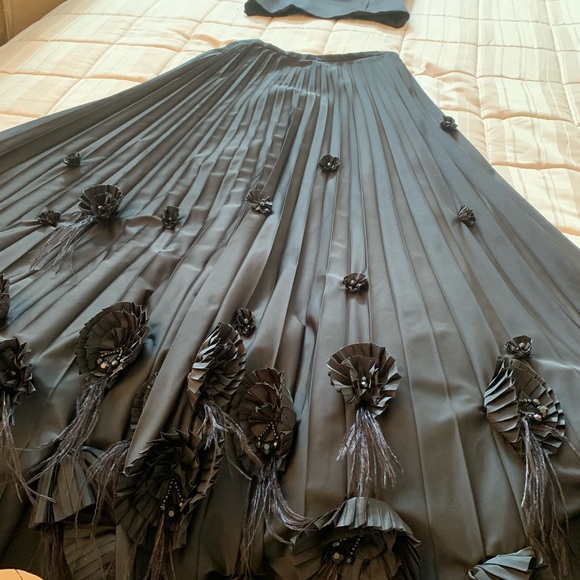 Ostrich Feather Jewels Rosettes Couture Designer Black Satin Full Pleated Skirt - Picture 16 of 16